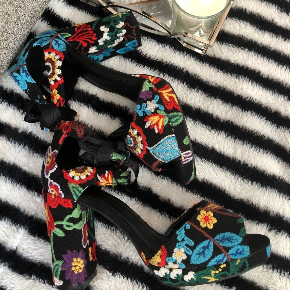 NY&C ribbon tie platform heel/sandal